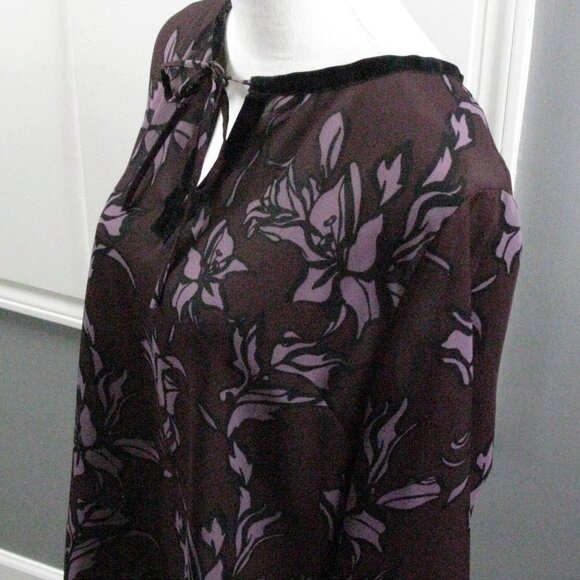 Gloria Vanderbilt Wine/Lilac Floral Semi Sheer Tie Front Blouse Size Large - Picture 2 of 6